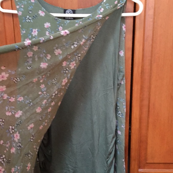 Sold Outside of Poshmark. Tank top - Picture 2 of 6